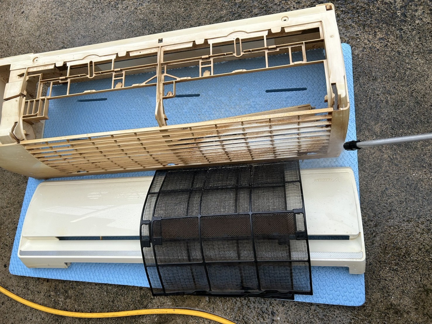 エアコン部品取り外し前