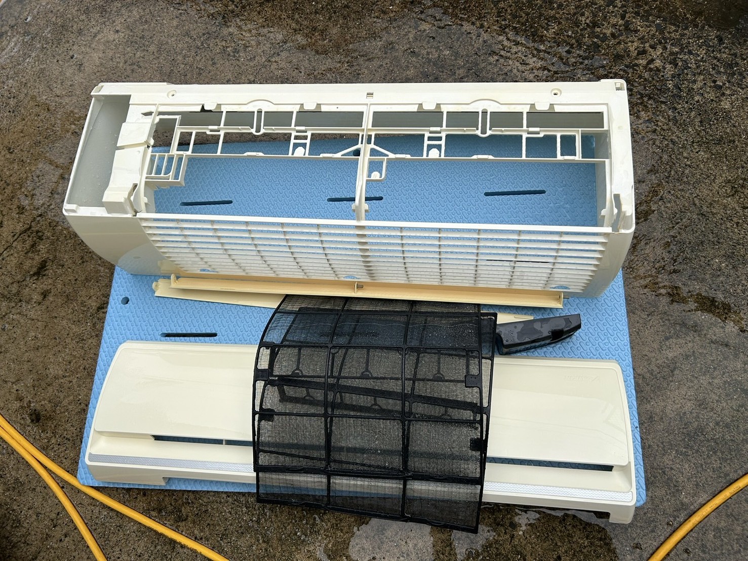 エアコン部品取り外し後